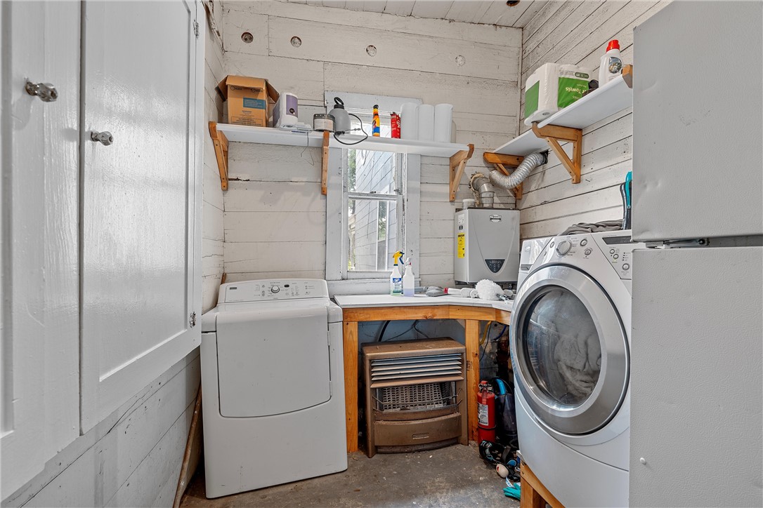 702 North 15th Street Waco, TX 76707 - Photo 21 of 45 a utility room with dryer and washer