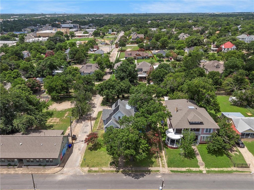 702 North 15th Street Waco, TX 76707 - Photo 41 of 45 an aerial view of residential houses with city view
