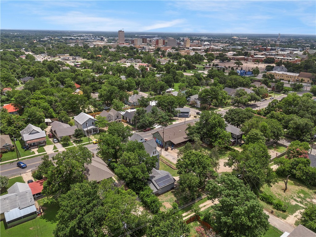 702 North 15th Street Waco, TX 76707 - Photo 43 of 45 an aerial view of multiple house