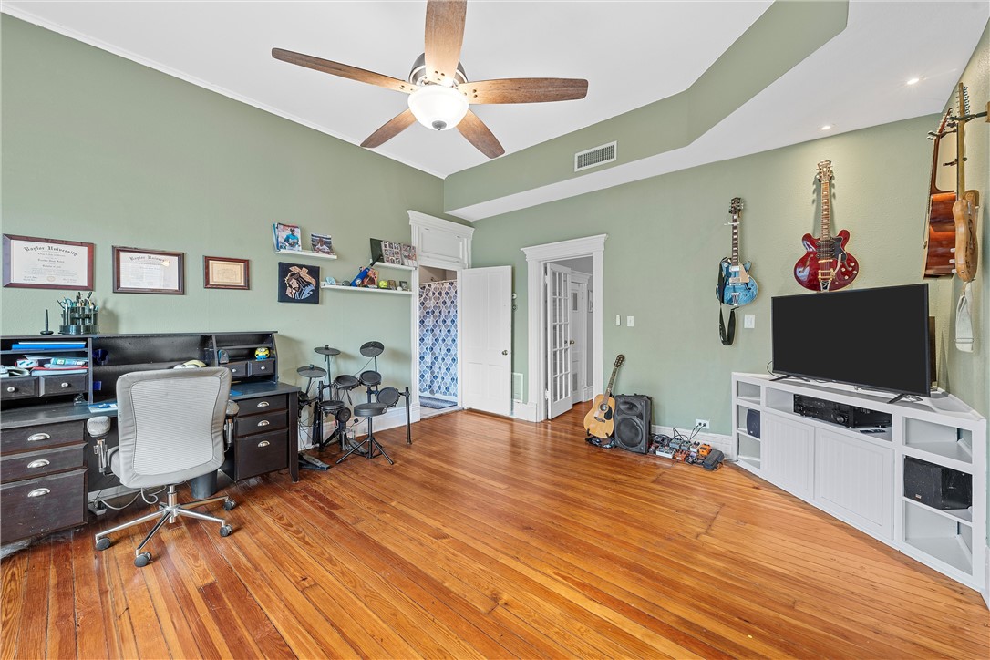 702 North 15th Street Waco, TX 76707 - Photo 10 of 45 a living room with furniture and a flat screen tv