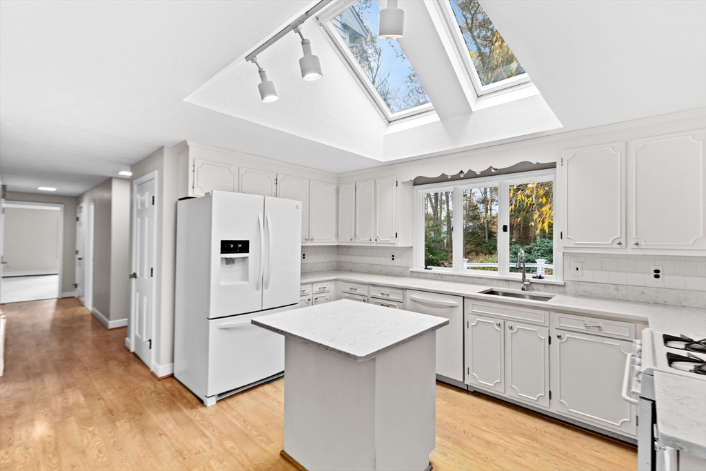 47 Sylvester Road Scituate, MA 02066 - Photo 7 of 34 Gallery Image 7