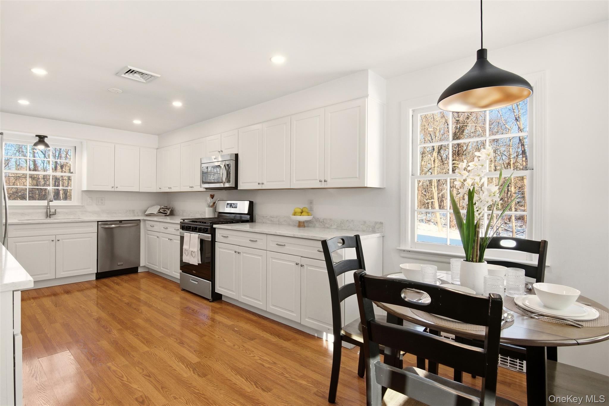 55 White Hill Road Cold Spring Harbor, NY 11724 - Photo 7 of 11