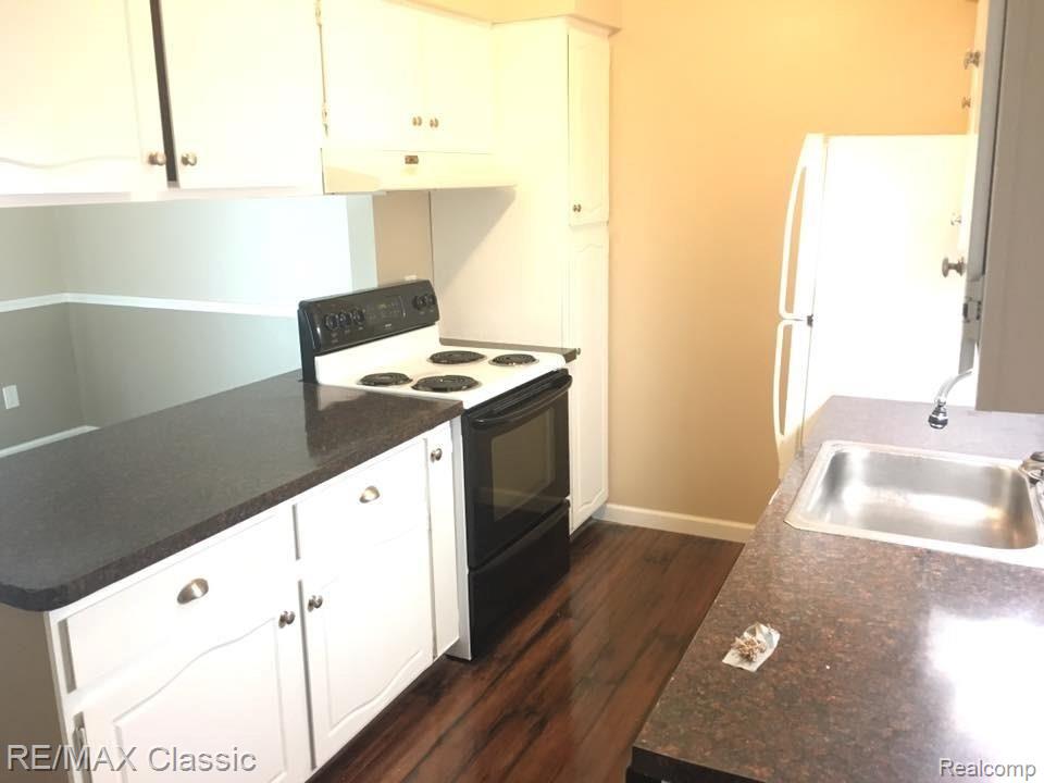 24812 Olde Orchard Novi, MI 48375 - Photo 7 of 13