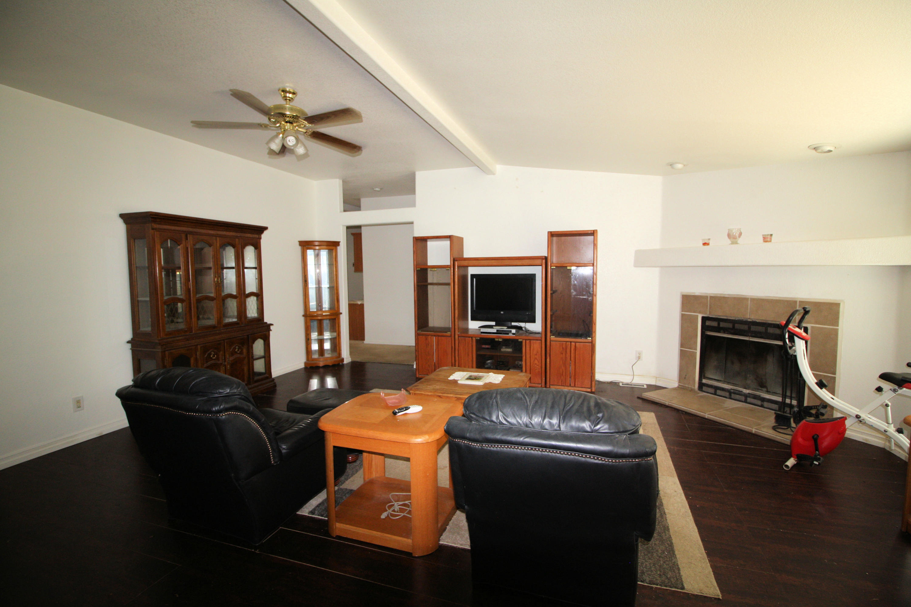 4234 Backus Road Mojave, CA 93501 - Photo 18 of 28 Family Room 1