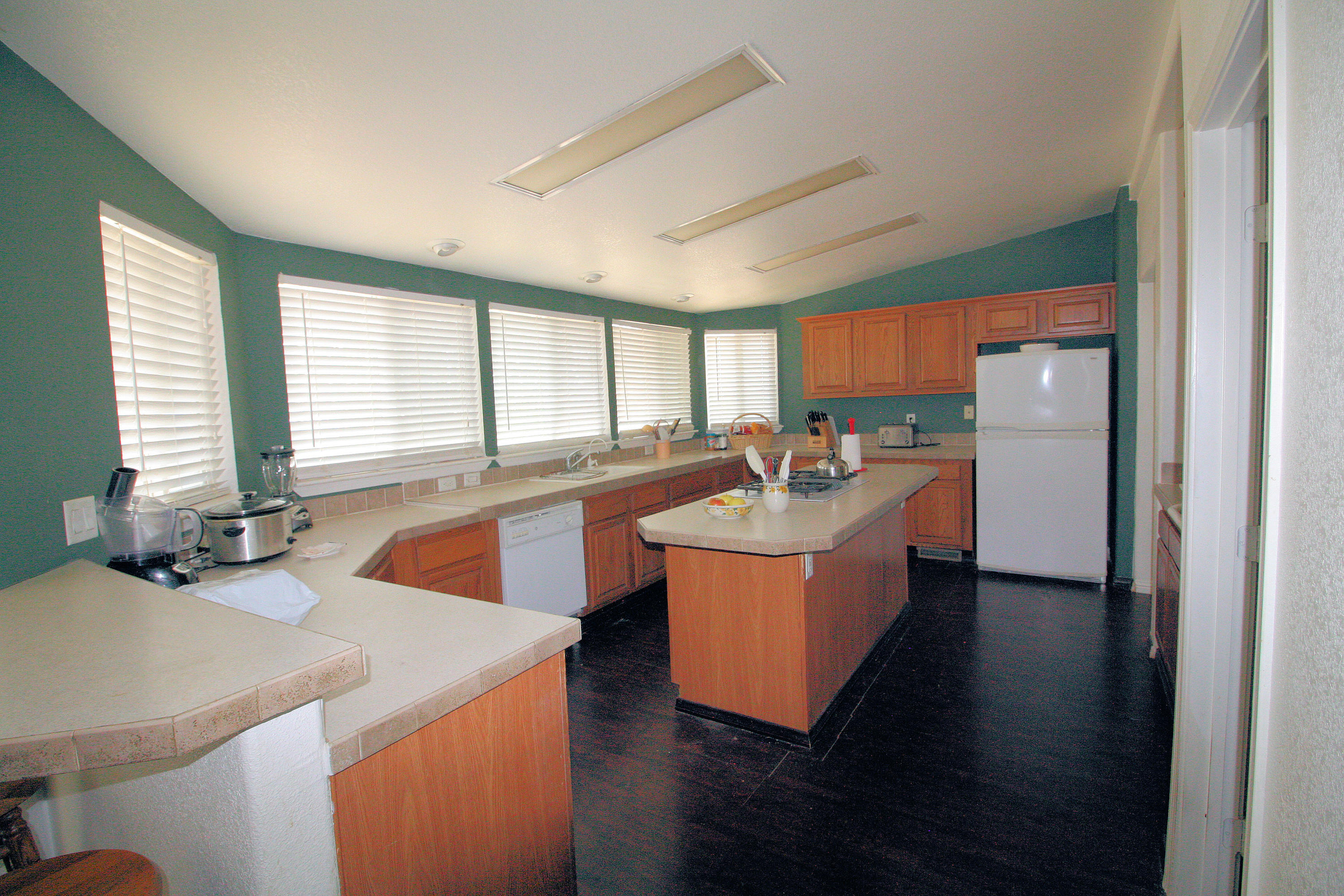 4234 Backus Road Mojave, CA 93501 - Photo 3 of 28 Kitchen 2