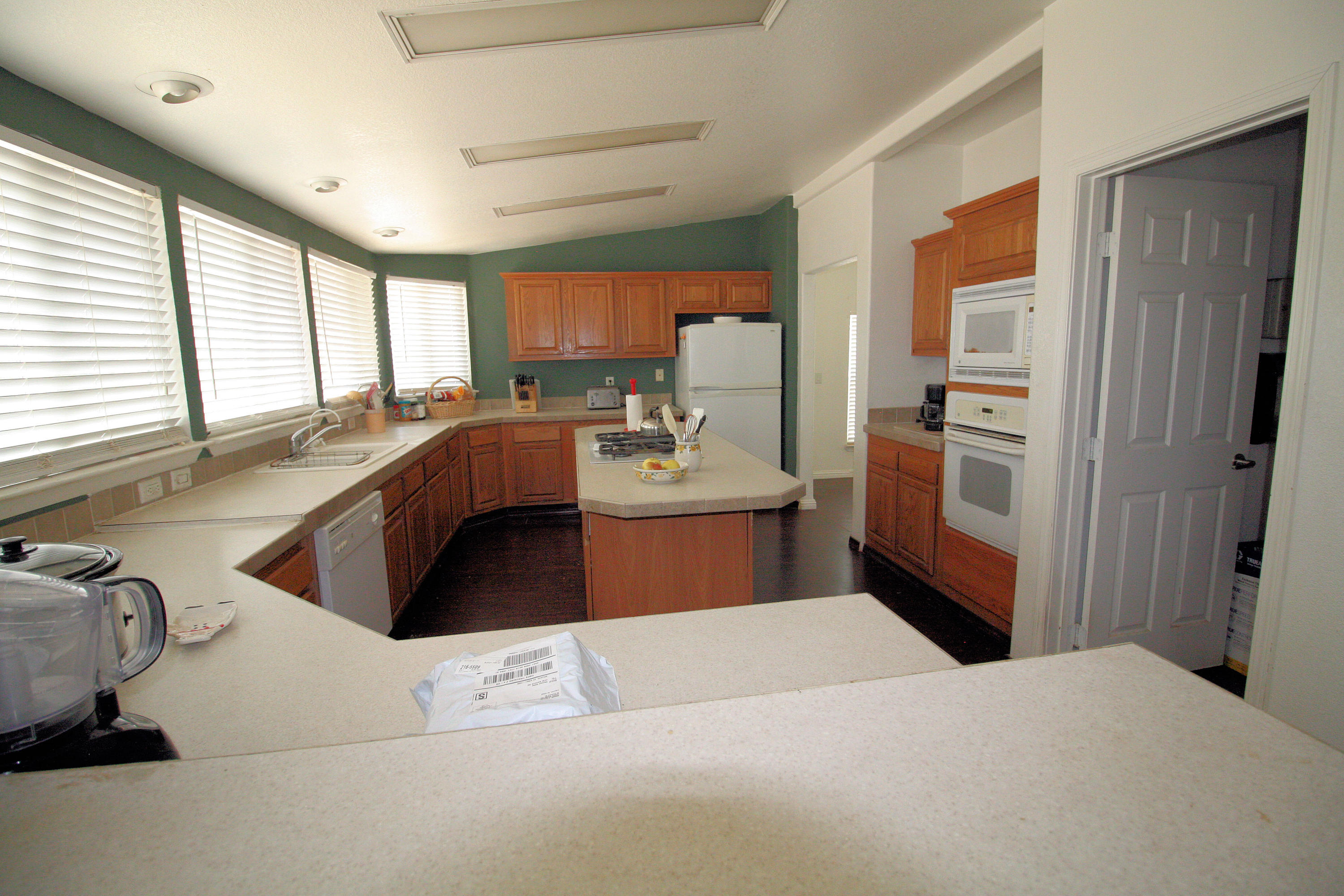 4234 Backus Road Mojave, CA 93501 - Photo 23 of 28 Kitchen 1