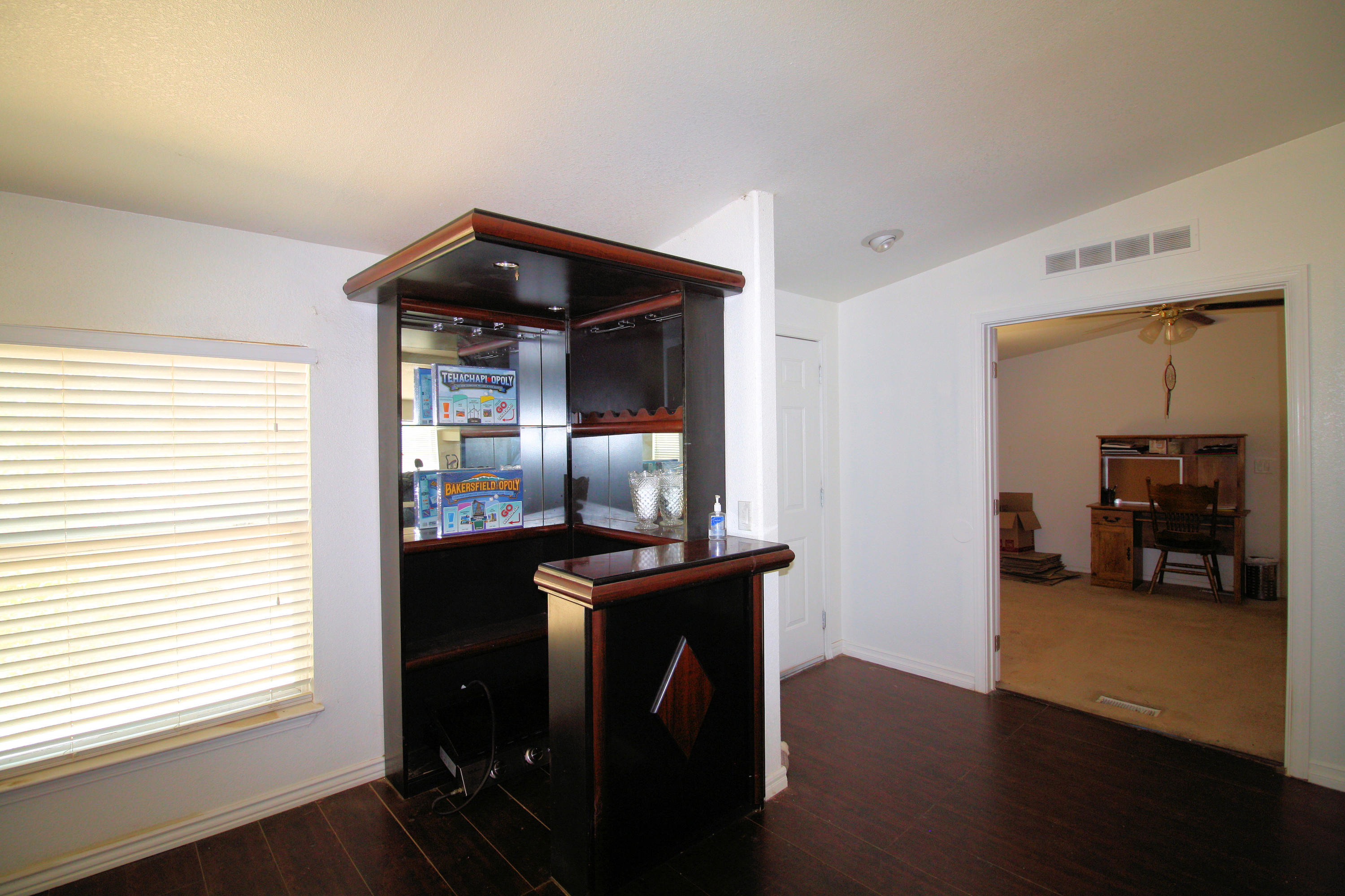 4234 Backus Road Mojave, CA 93501 - Photo 8 of 28 Bar