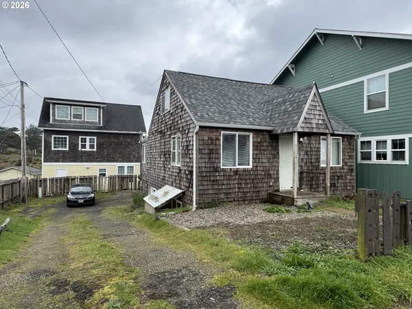 $395,000 | 714 Northwest Coast Street, Newport, OR 97365