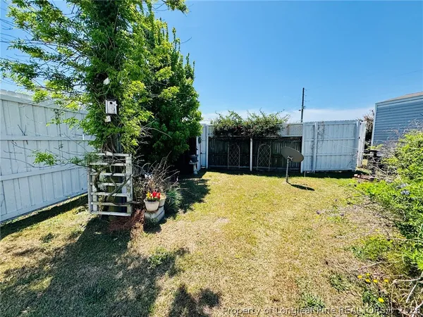 $1,200 | 1992 Henry Hammond Road, Lumberton, NC 28360