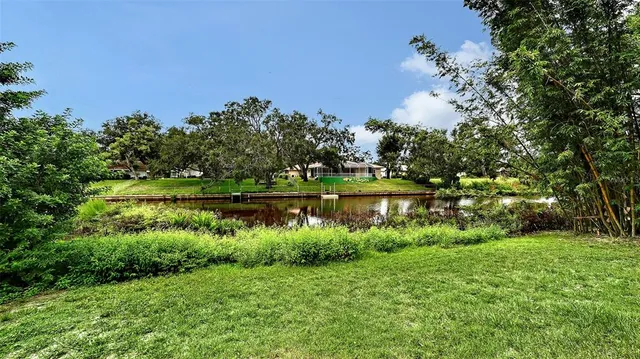 $875,000 | 2516 Tanglewood Drive, Sarasota, FL 34239