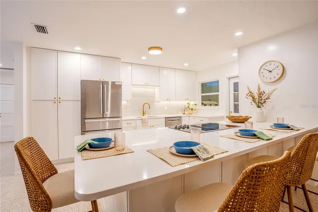 $875,000 | 2516 Tanglewood Drive, Sarasota, FL 34239