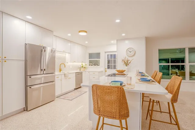 $875,000 | 2516 Tanglewood Drive, Sarasota, FL 34239