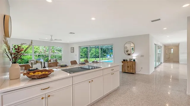 $875,000 | 2516 Tanglewood Drive, Sarasota, FL 34239