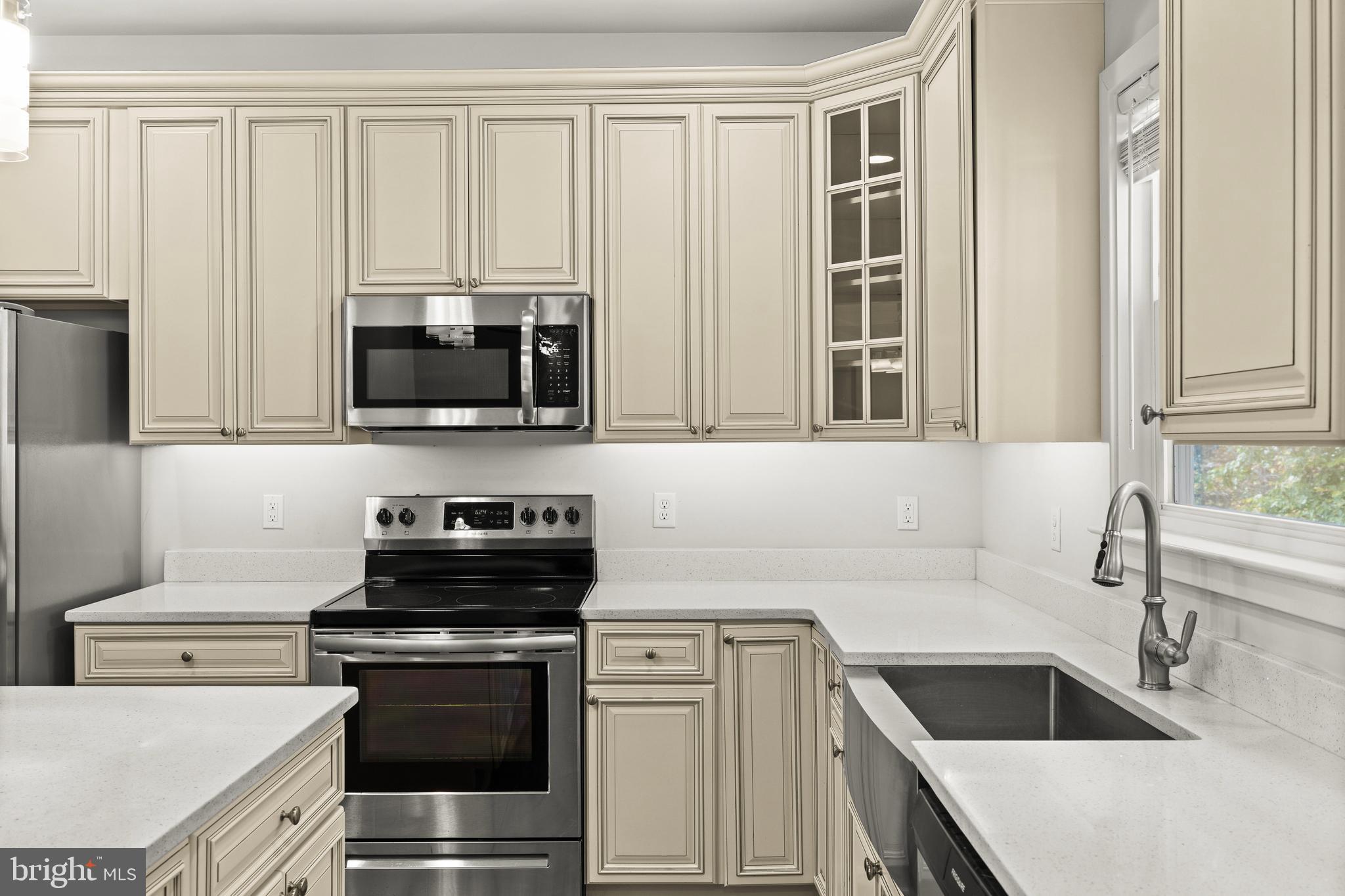 9113 Royal Court Partlow, VA 22534 - Photo 9 of 38 SS appliances