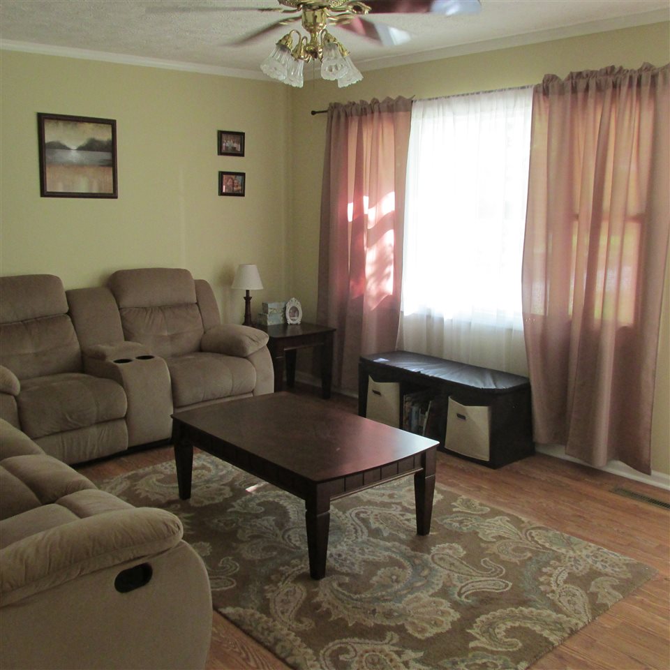 5332 Chadwick Road Evansville, IN 47710 - Photo 5 of 24 Gallery Image 5