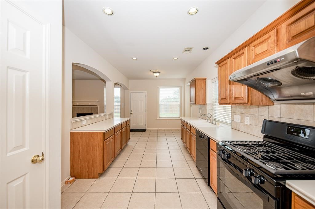 18914 Appletree Ridge Road Houston, TX 77084 - Photo 6 of 31 a large kitchen with stainless steel appliances granite countertop a stove and a sink