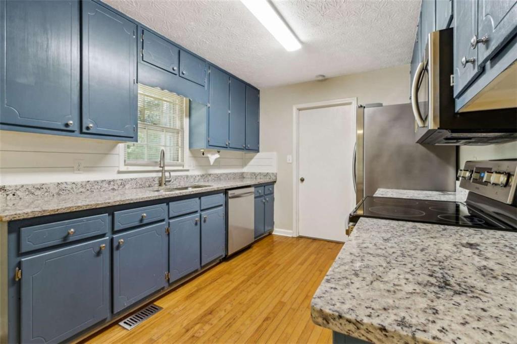 406 Farm Street Loganville, GA 30052 - Photo 12 of 43