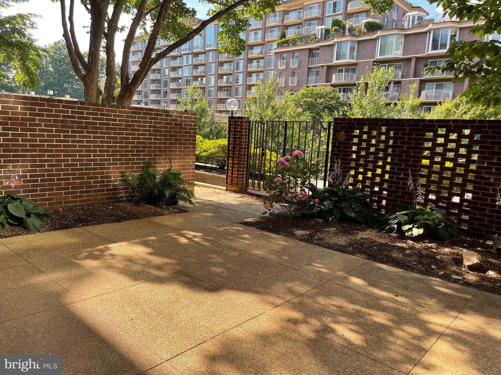 520 N Street Southwest, Unit S116 Washington, DC 20024 - Photo 5 of 98 There is a gate to get to the Loggia too from ctyd