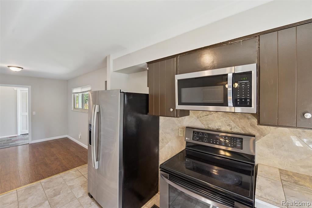 3196 Red Barn Road Flint, MI 48507 - Photo 9 of 45 Gallery Image 9