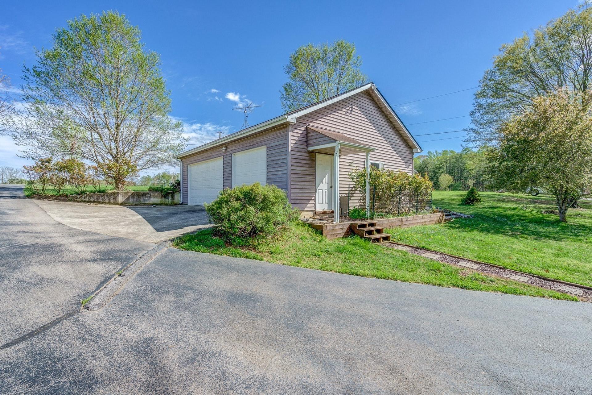 739 Oldfield Road Moneta, VA 24121 - Photo 26 of 50 Detached Garage