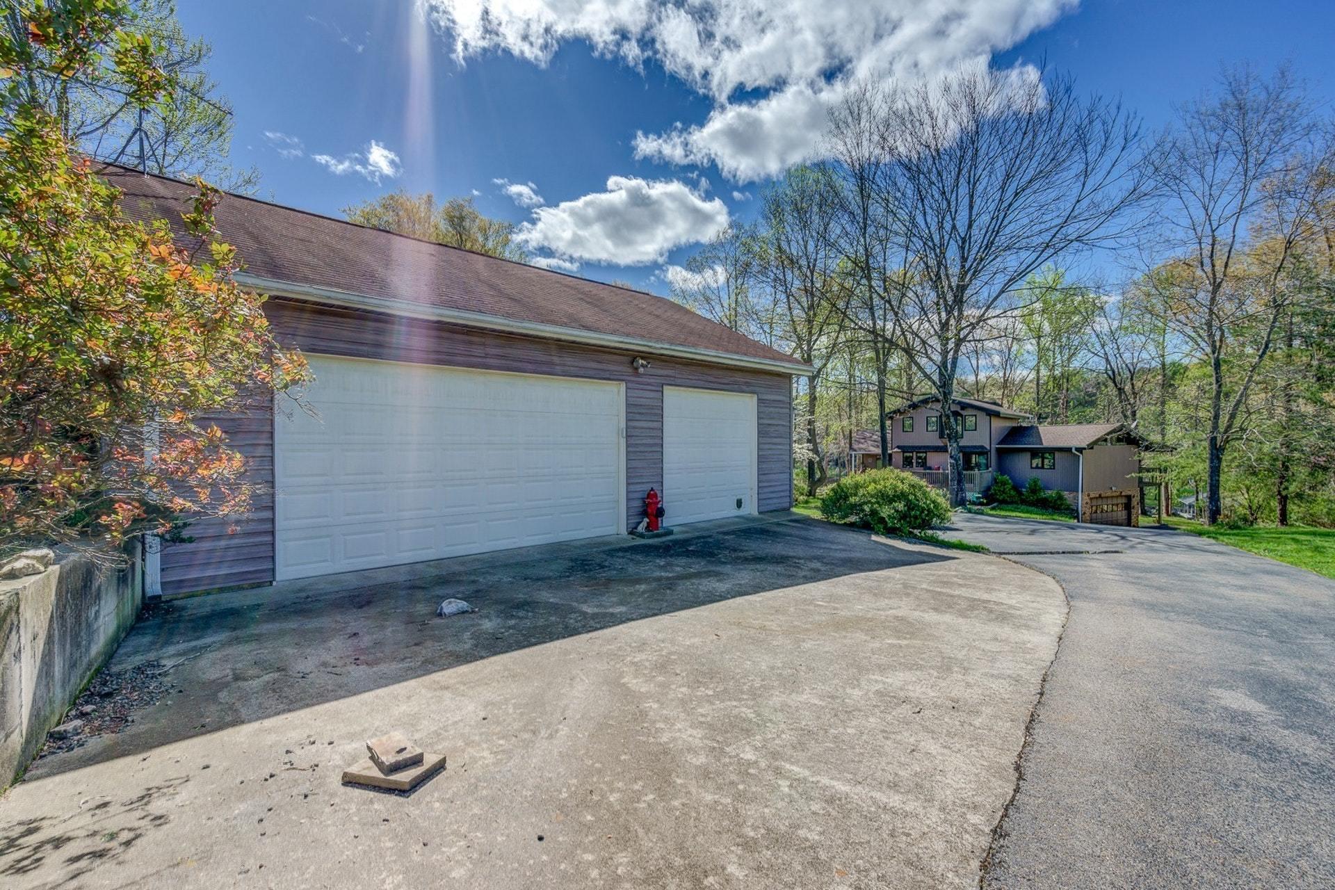 739 Oldfield Road Moneta, VA 24121 - Photo 27 of 50 Triple Car Detached Garage