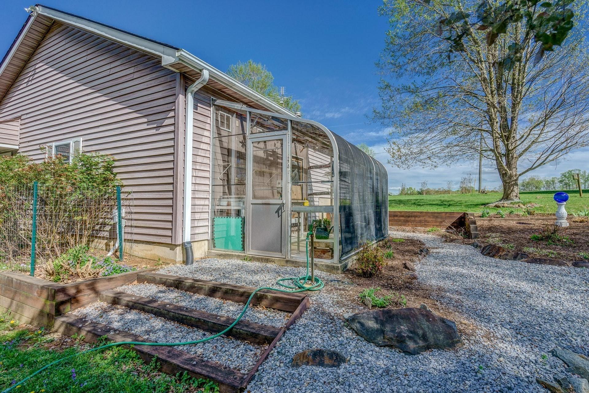 739 Oldfield Road Moneta, VA 24121 - Photo 29 of 50 Green House
