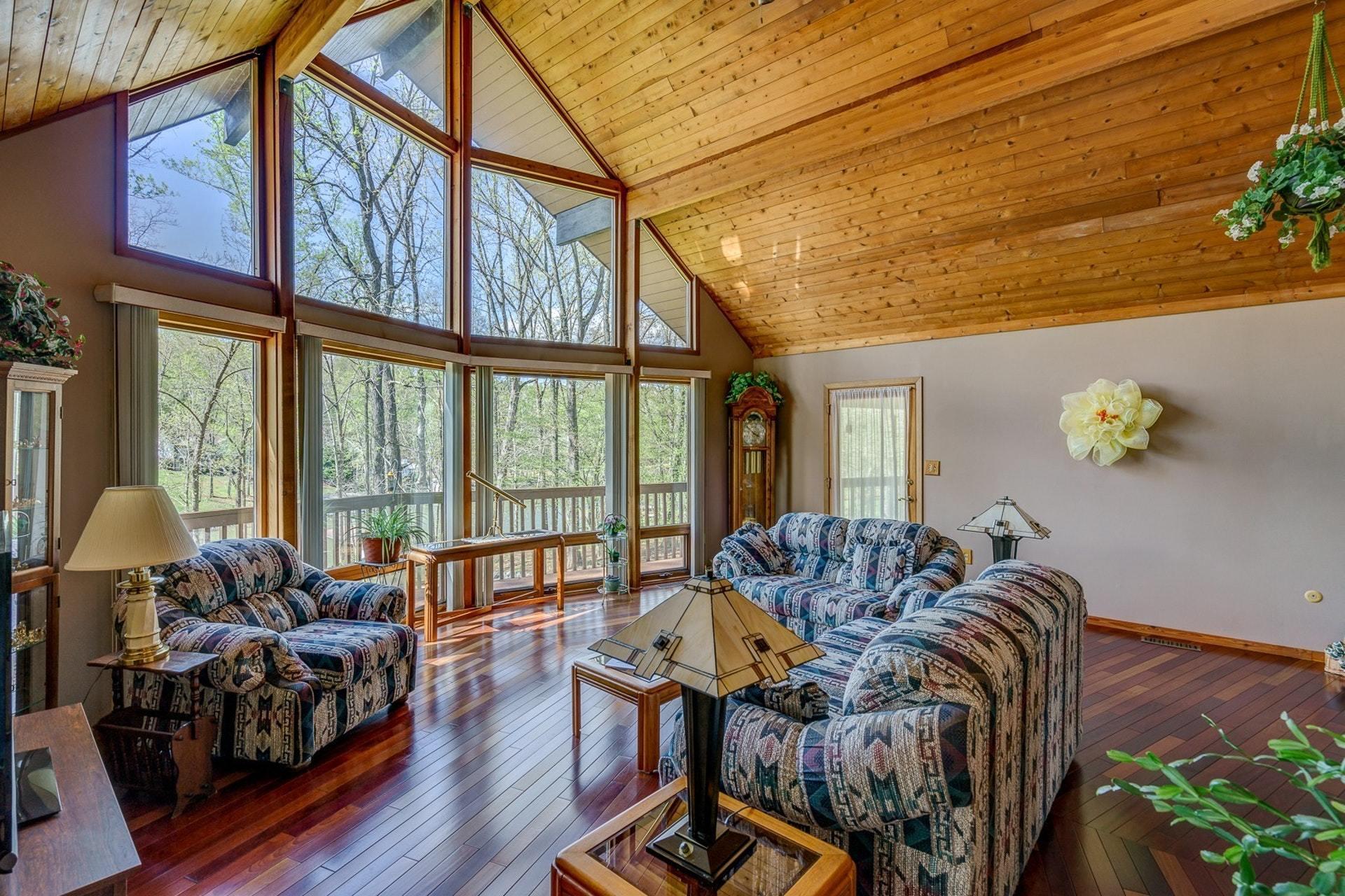 739 Oldfield Road Moneta, VA 24121 - Photo 4 of 50 Great Room