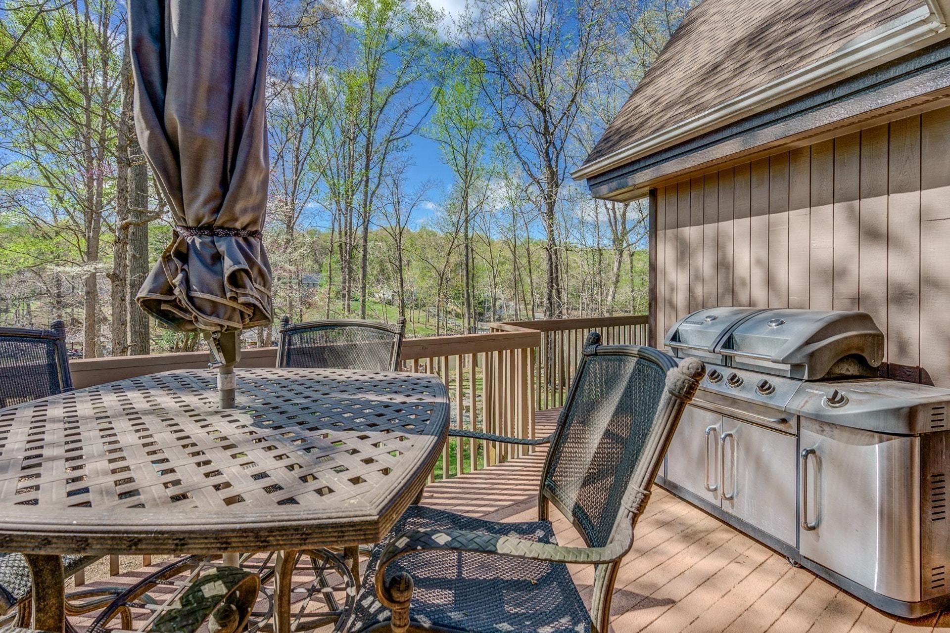 739 Oldfield Road Moneta, VA 24121 - Photo 36 of 50 Deck