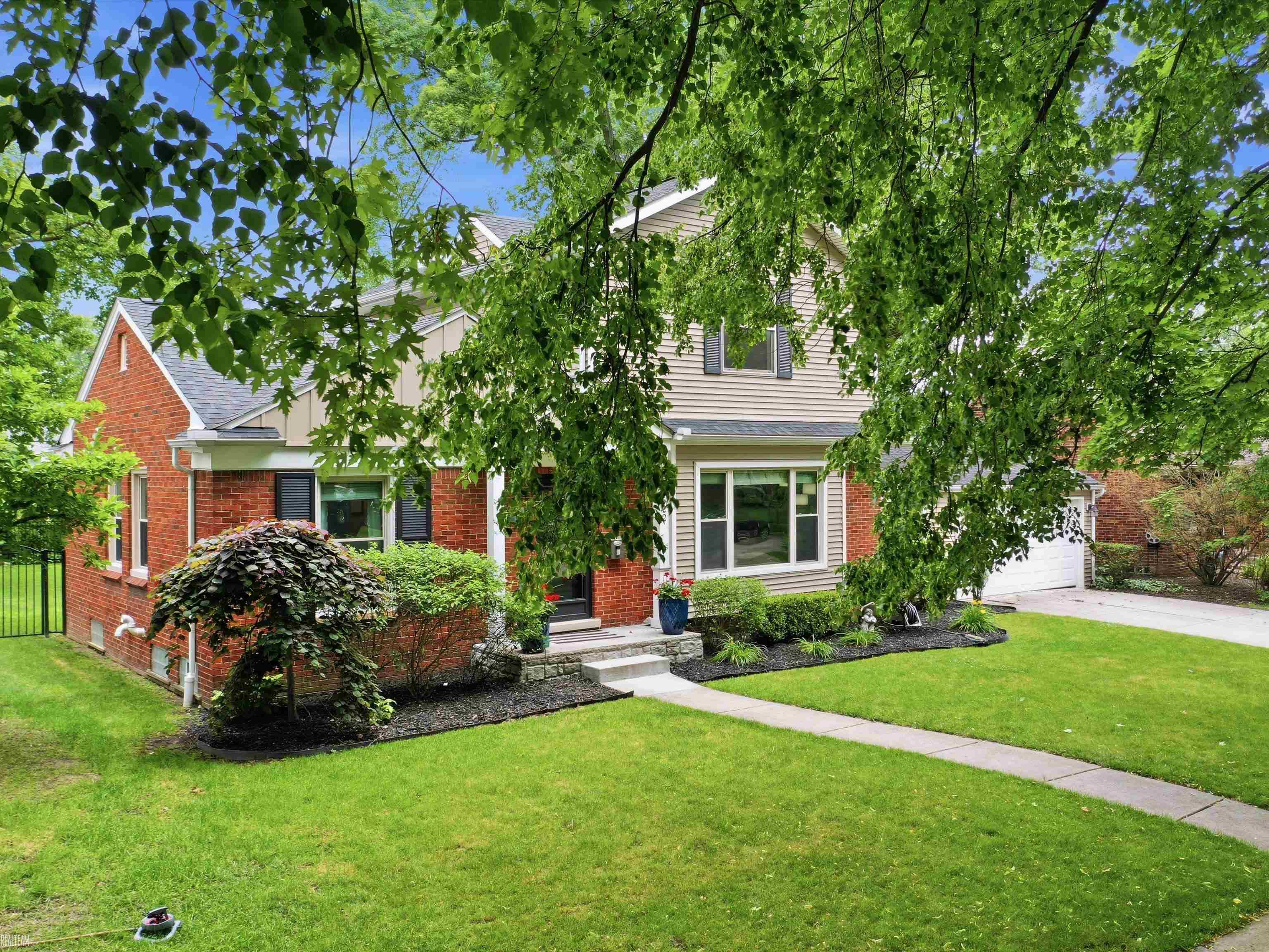 2622 Bembridge Road Royal Oak, MI 48073 - Photo 40 of 46