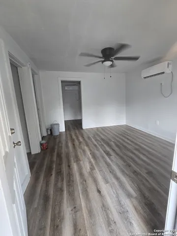 $900 | 553 Barrett Place, Unit B, San Antonio, TX 78225