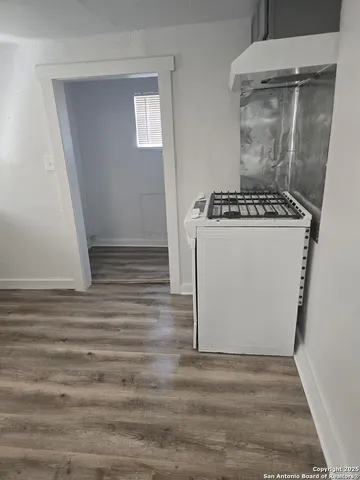 $900 | 553 Barrett Place, Unit B, San Antonio, TX 78225