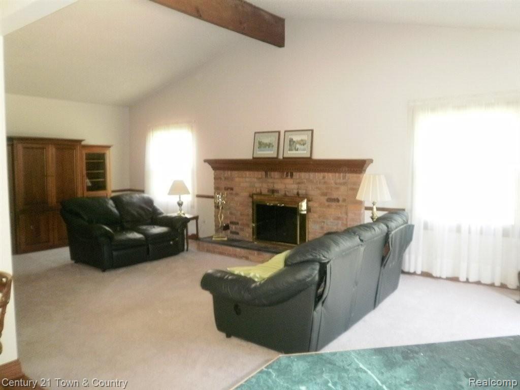2350 Lassiter Drive Rochester, MI 48309 - Photo 3 of 26 P7200861.JPG
