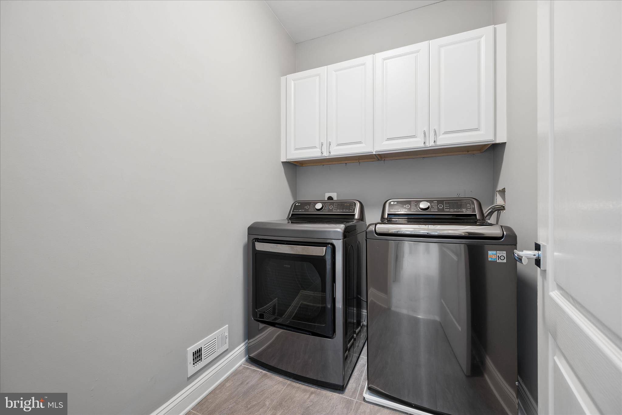 123 Bucksfield Road, Unit 123 Gaithersburg, MD 20878 - Photo 16 of 49 Laundry Room