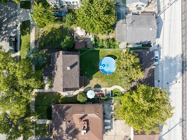 an aerial view of a house with yard swimming pool and outdoor seating