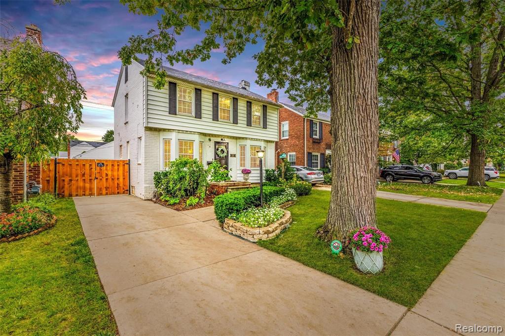 1315 Hampton Road Grosse Pointe, MI 48236 - Photo 1 of 60