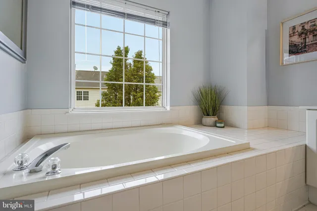 $787,000 | 1718 Stuart Pointe Lane, Herndon, VA 20194