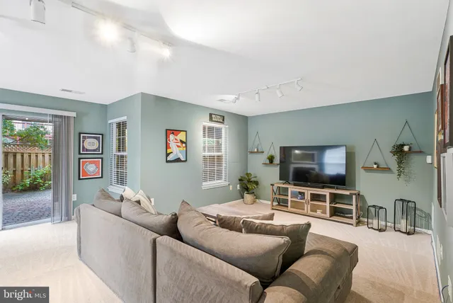 $787,000 | 1718 Stuart Pointe Lane, Herndon, VA 20194