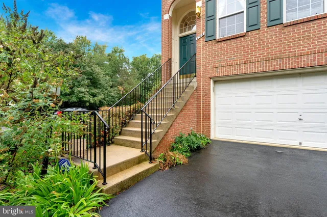 $787,000 | 1718 Stuart Pointe Lane, Herndon, VA 20194