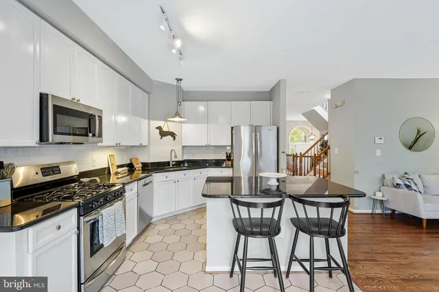 $787,000 | 1718 Stuart Pointe Lane, Herndon, VA 20194