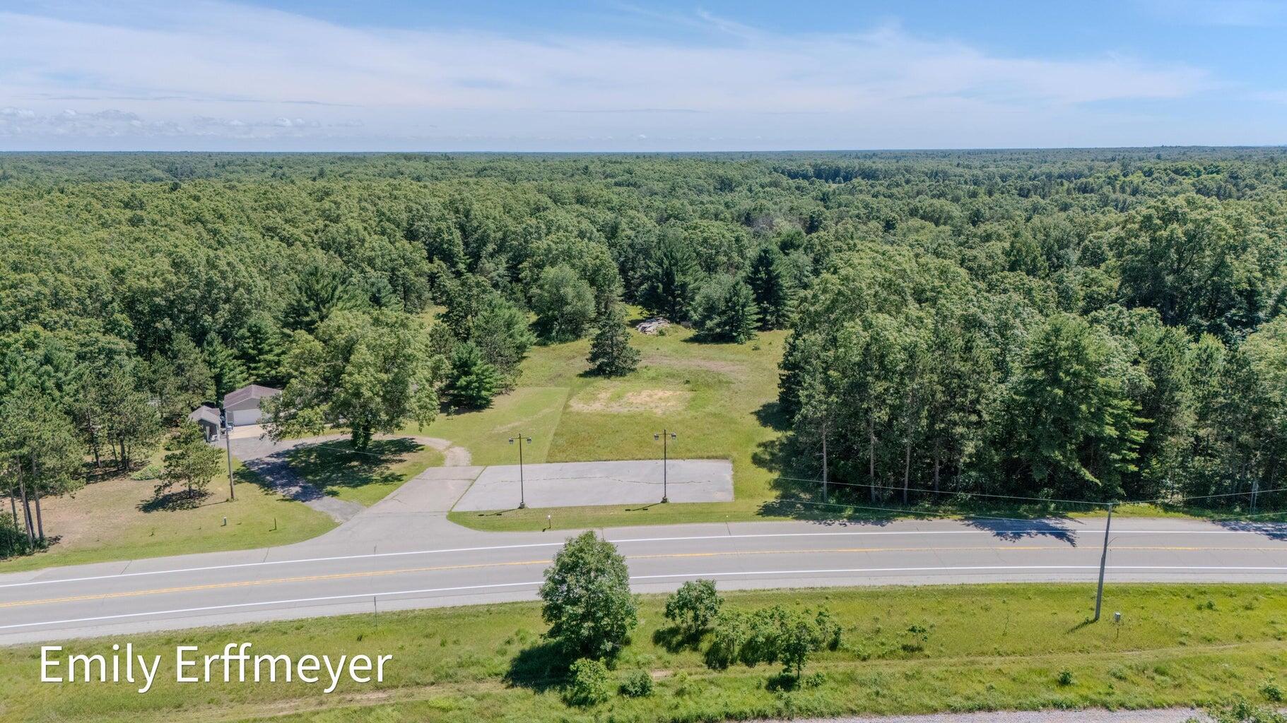 7142 Holton Road Twin Lake, MI 49457 - Photo 5 of 10 20240708145600135975000000-o