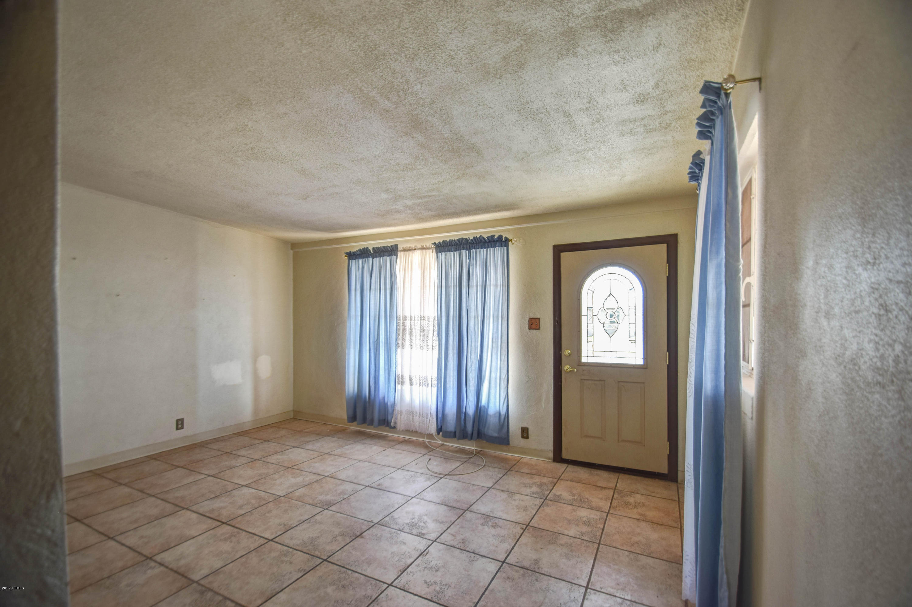 1644 West Chipman Road Phoenix, AZ 85041 - Photo 5 of 24 family room 1