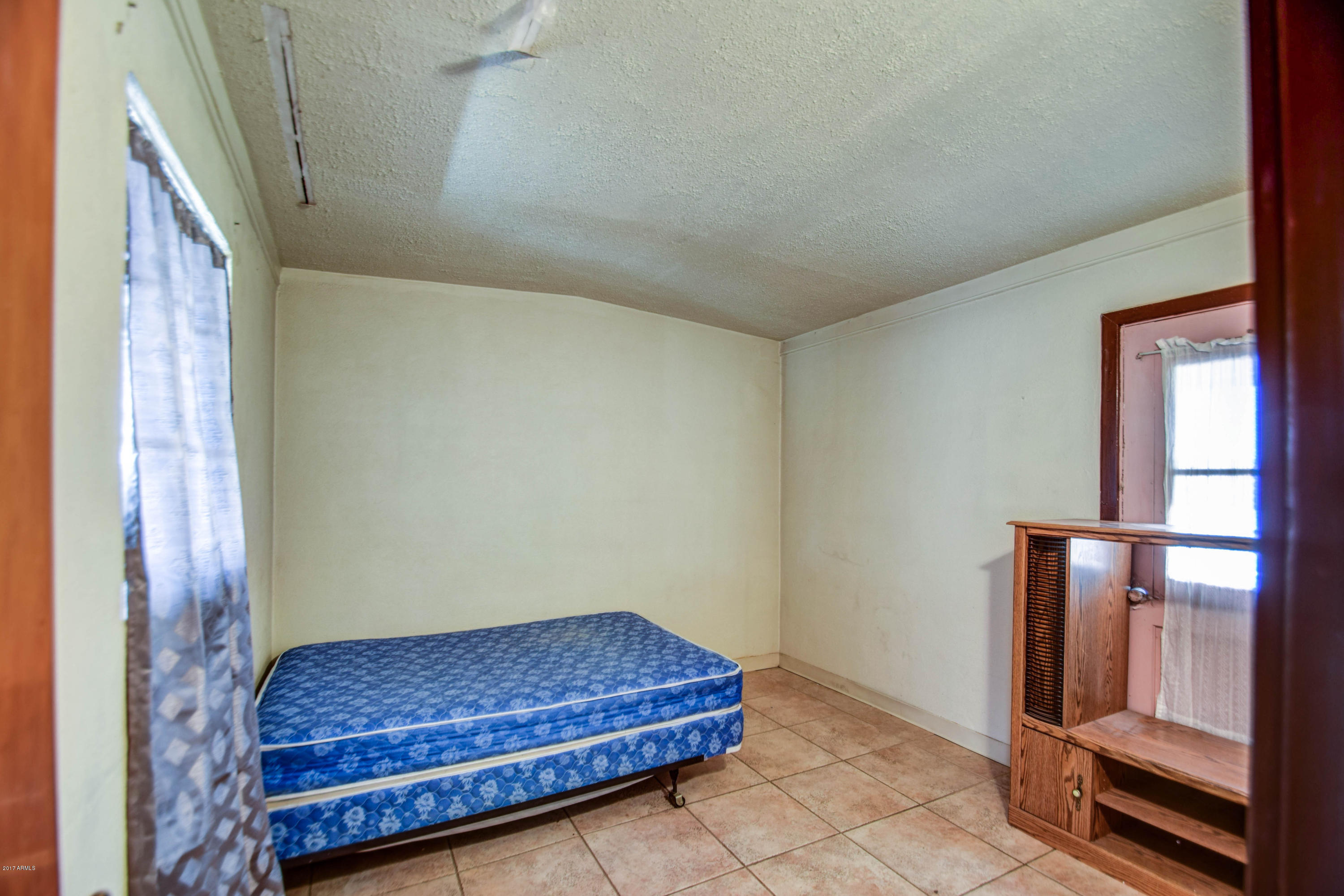 1644 West Chipman Road Phoenix, AZ 85041 - Photo 9 of 24 bed 2