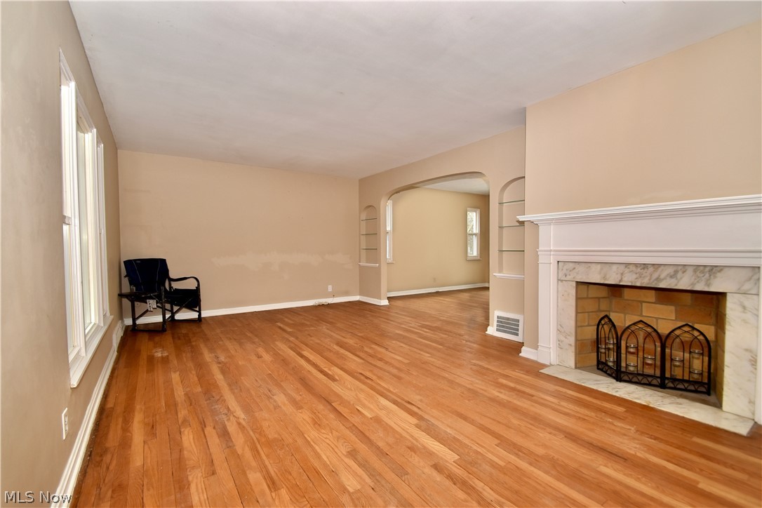 5035 Anderson Road Cleveland, OH 44124 - Photo 3 of 34