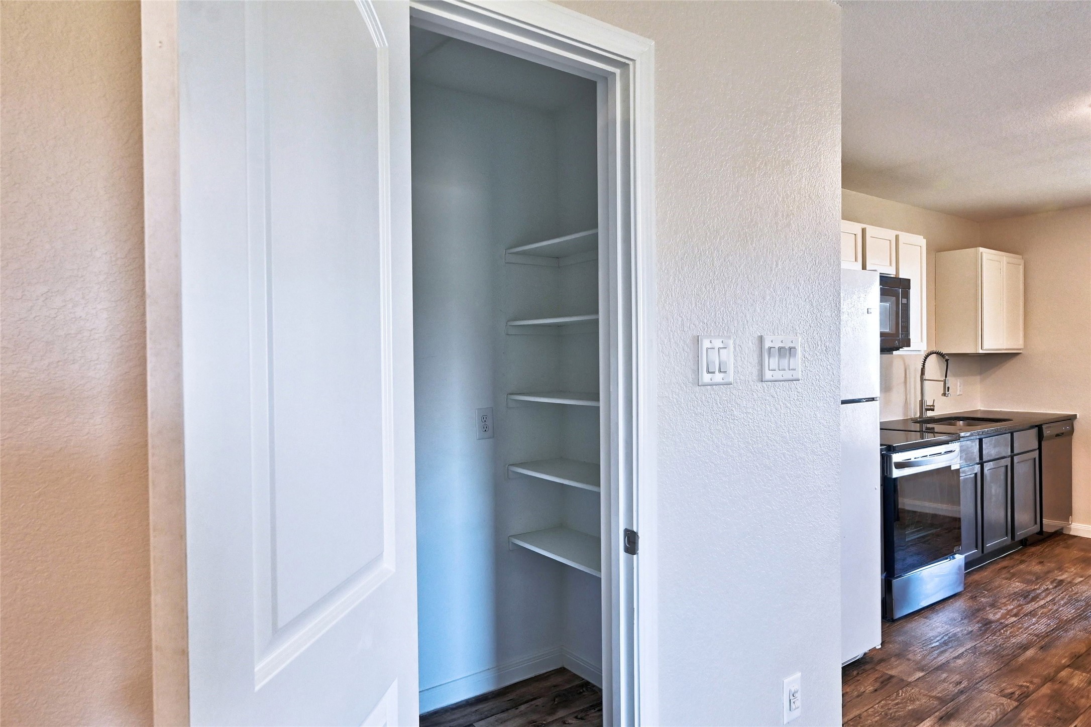 16623 Colleen Place Conroe, TX 77306 - Photo 14 of 44 Large walk-in pantry.