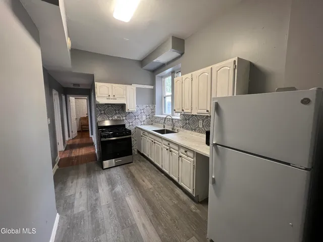$1,300 | 613 Clinton Avenue, Unit 2R, Albany, NY 12206