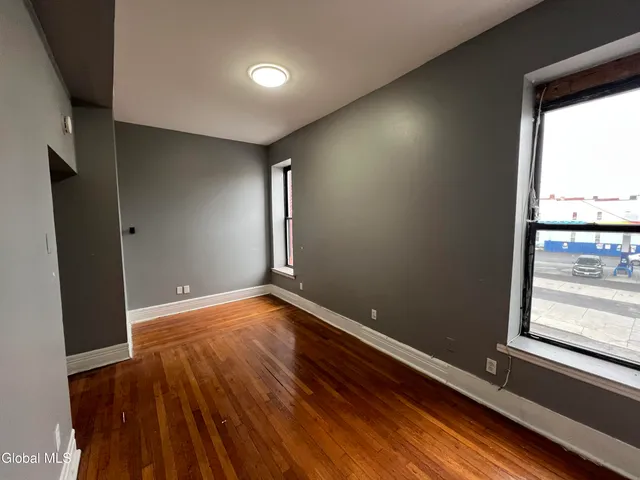 $1,300 | 613 Clinton Avenue, Unit 2R, Albany, NY 12206