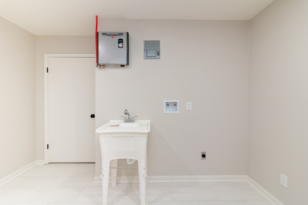 8585 McKee Road Upatoi, GA 31829 - Photo 36 of 62 a bathroom with a bathtub