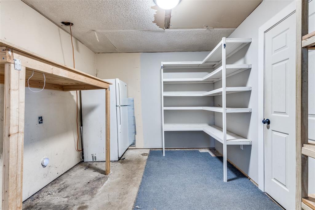500 Lake Crest Parkway Azle, TX 76020 - Photo 15 of 23 a view of an empty room with a closet