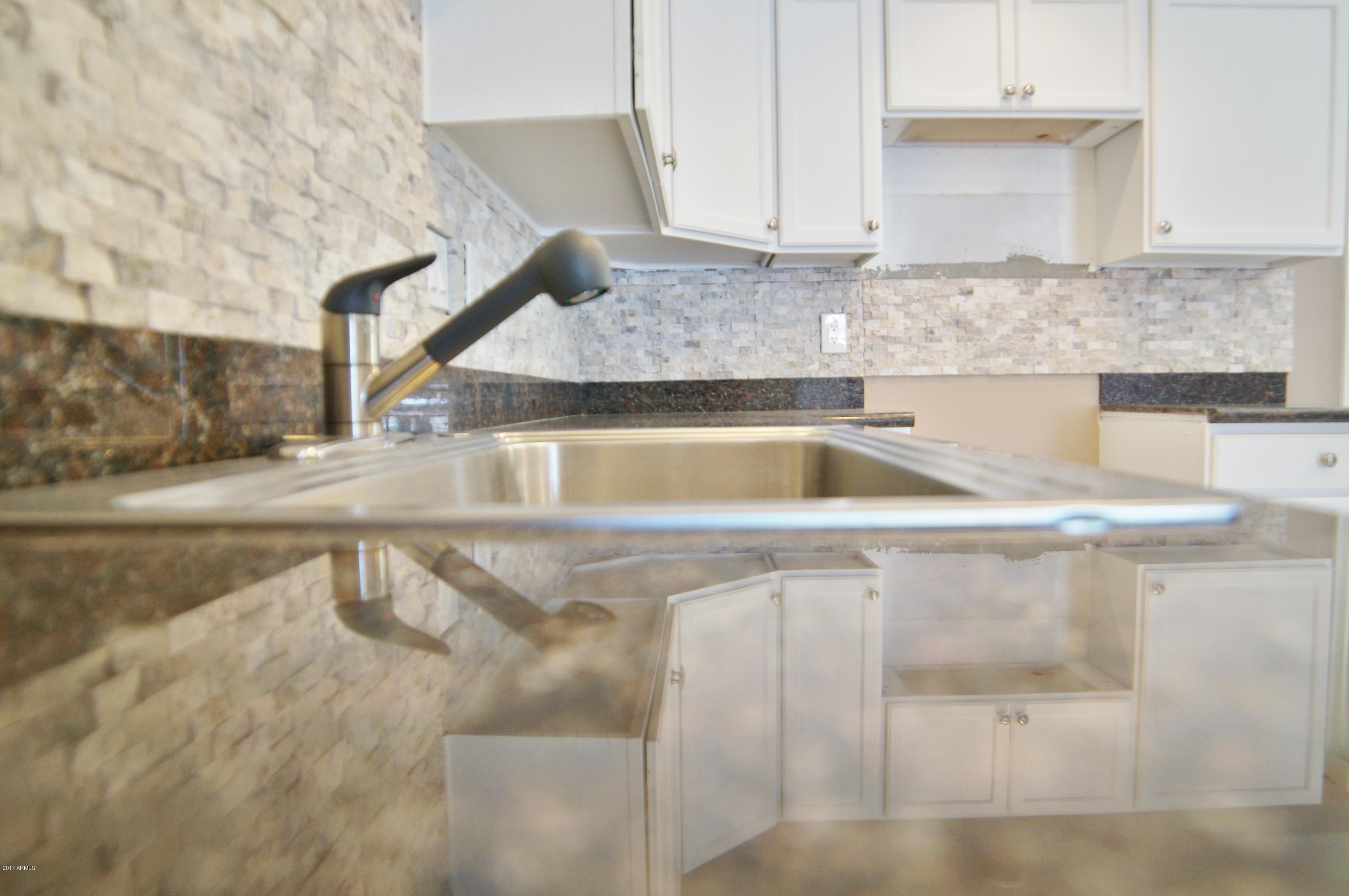 6805 West Coronado Road Phoenix, AZ 85035 - Photo 7 of 20 DSC06266