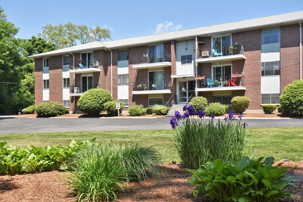 83 R Hobart Street, Unit A6 Danvers, MA 01923 - Photo 2 of 10